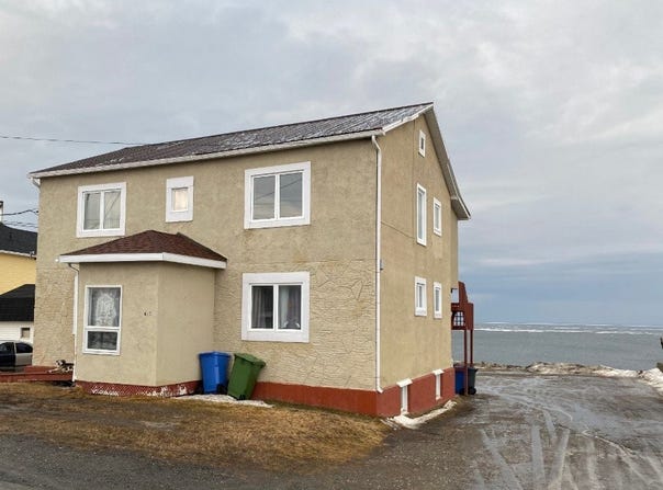 822 Av. du Phare E., Matane, QC G4W1B1, CA, Matane, Quebec G4W1B1