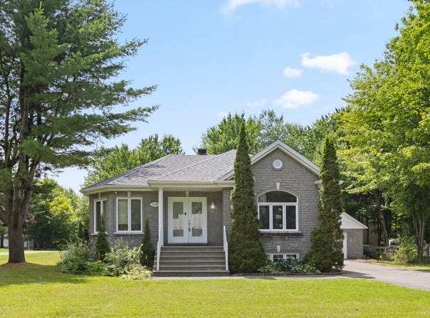2710 Rue du Cristal, Saint-Lazare, Quebec J7T2M3
