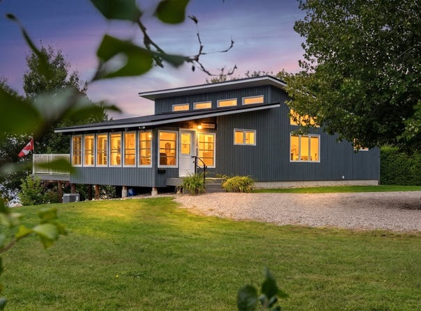 20 Ch. Jean B. Taylor, L'Isle-aux-Allumettes, Quebec J0X 1M0