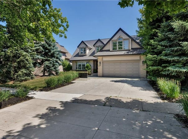 262 Mary Street, Oakville, Ontario L6K3V4
