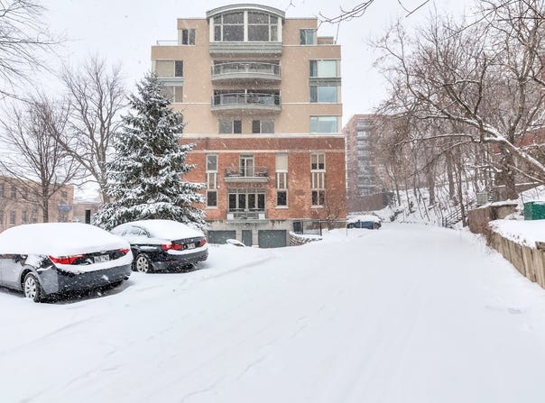 40 Ch. Bates, Outremont, Quebec H2V4T5