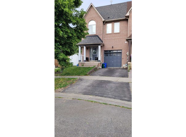 135 Stokely Crescent, Whitby, Ontario L1N9S9