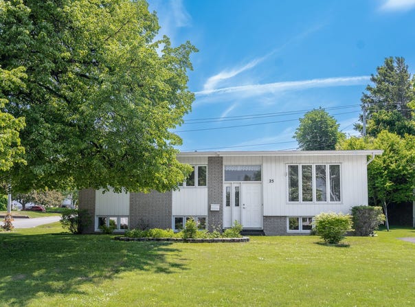 25 Rue de Bourgogne, Rimouski, Quebec G5L5G6