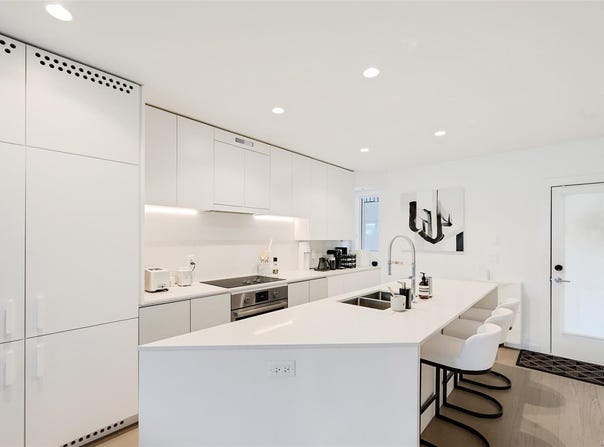 430 Parry St 204, Victoria, British Columbia V8V 2H7