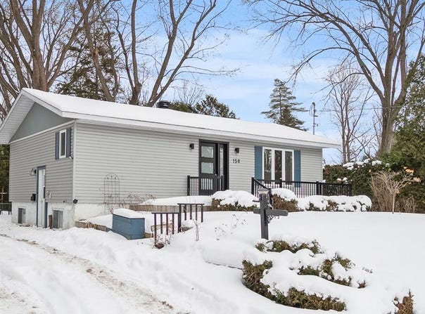 158 Rue Delorme, Rosemère, Quebec J7A3P7