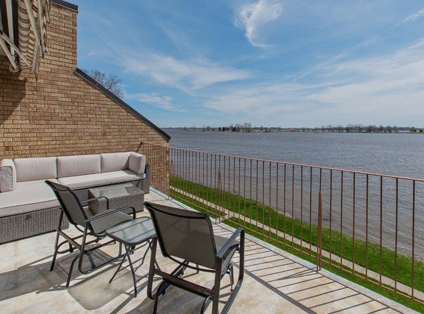232 Rue Notre-Dame, Repentigny, QC J5Z1S2, CA, Repentigny, Quebec J5Z1S2