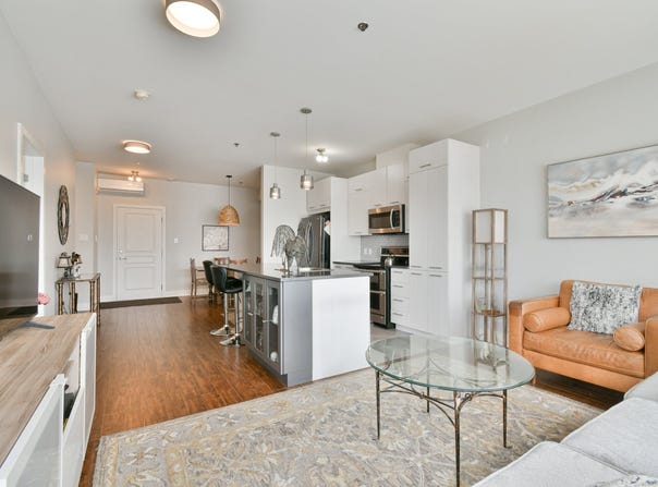 1005 Rue des Francs-Bourgeois, Boisbriand, QC J7H0E6, CA, Boisbriand, Quebec J7H0E6