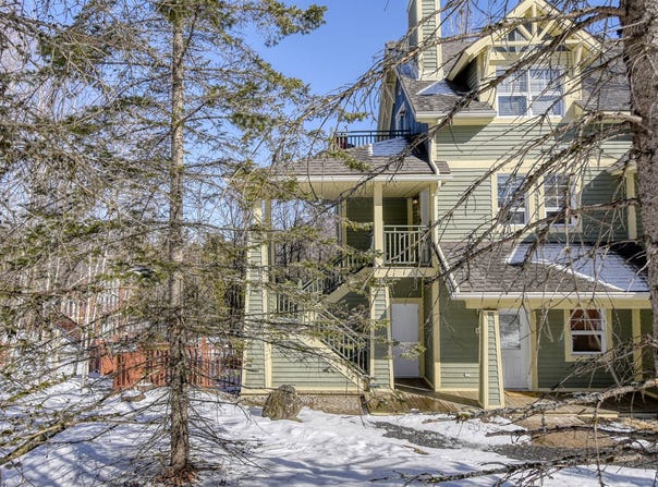 221 Ch. des Quatre-Sommets 7, Mont-Tremblant, Quebec J8E 1C8