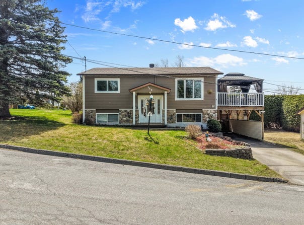 543 Rue Chevrier, Fleurimont, Quebec J1G1Z4