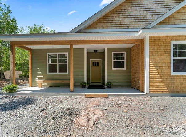 216 Bretton Woods Road, Mount Uniacke, Nova Scotia B0N 1Z0