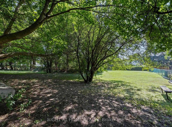 1091 Mohawk Street, Oshawa, Ontario L1G4K5