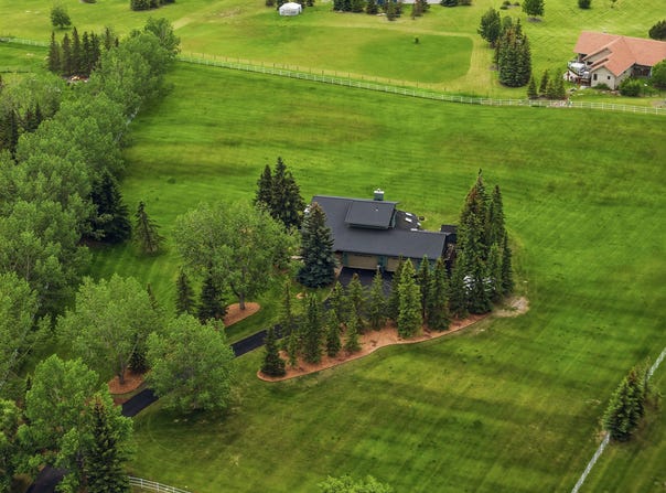 39 Calling Horse Estates, Calgary, Alberta T3Z 1H4