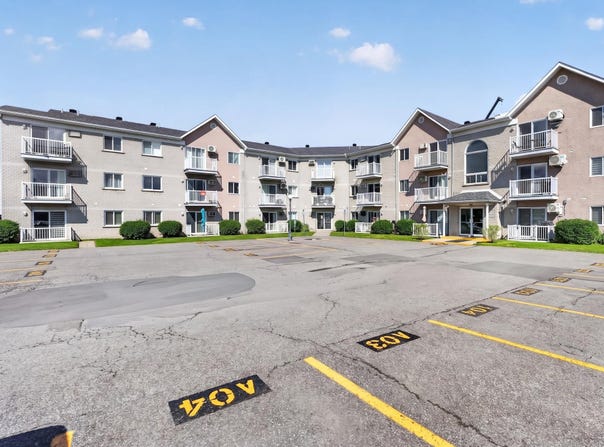 485 Rue Blainville E., Sainte-Thérèse, Quebec J7E5R5