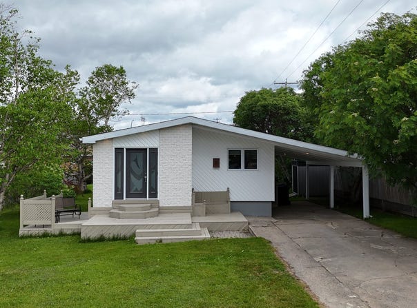 31 Rue de la Rivière, Port-Cartier, QC G5B1P5, CA, Port-Cartier, Quebec G5B1P5