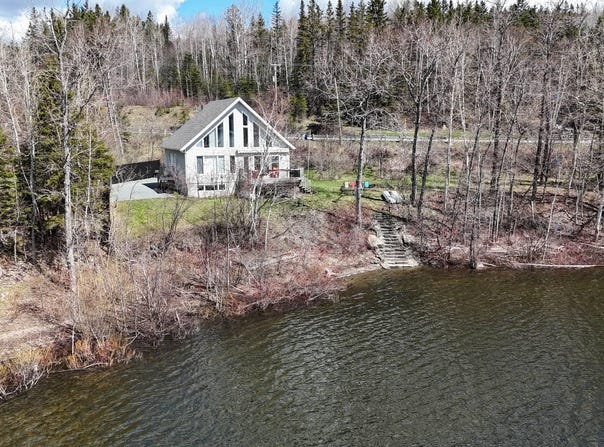 255 Route 132, Lac-au-Saumon, Quebec G0J1M0
