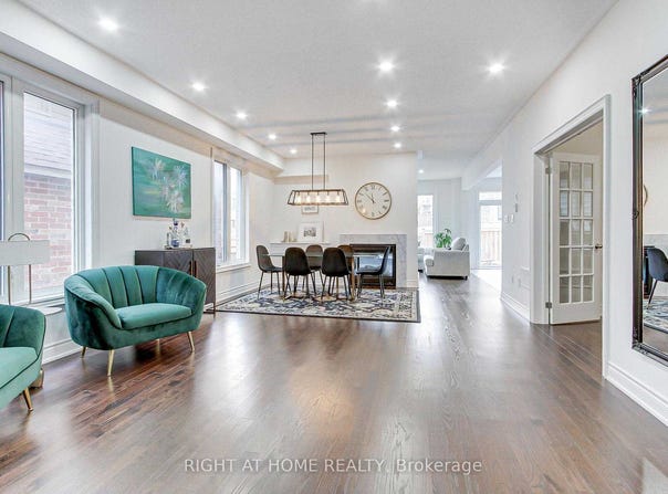 29 Pear Blossom Way, East Gwillimbury, Ontario L9N0T3