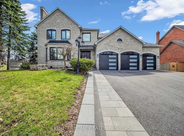 1092 Stonehaven Avenue, Newmarket, Ontario L3X1M7