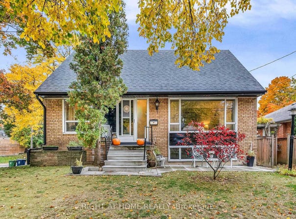 1 Ridge Point Crescent, Toronto, Ontario M6M2Z7