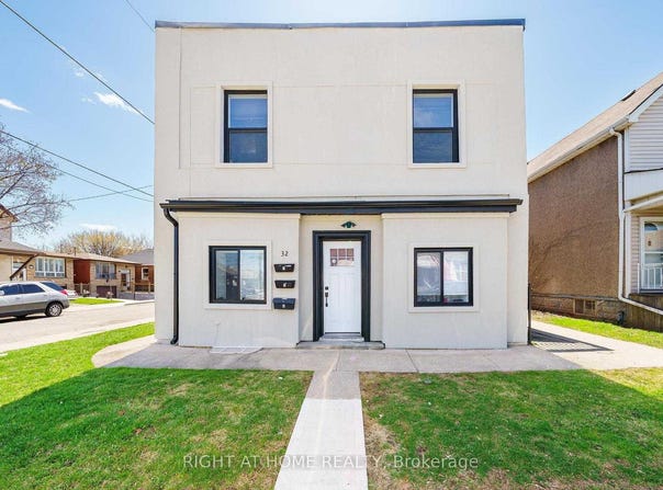 32 Britannia Avenue, Hamilton, Ontario L8H1W4