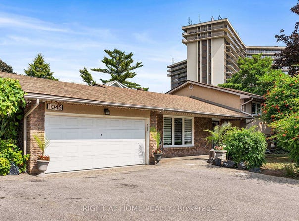 1045 Bloor Street, Mississauga, Ontario L4Y2N3