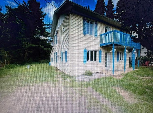 304-306 Rue Perrier, Rivière-Rouge, Quebec J0T1T0