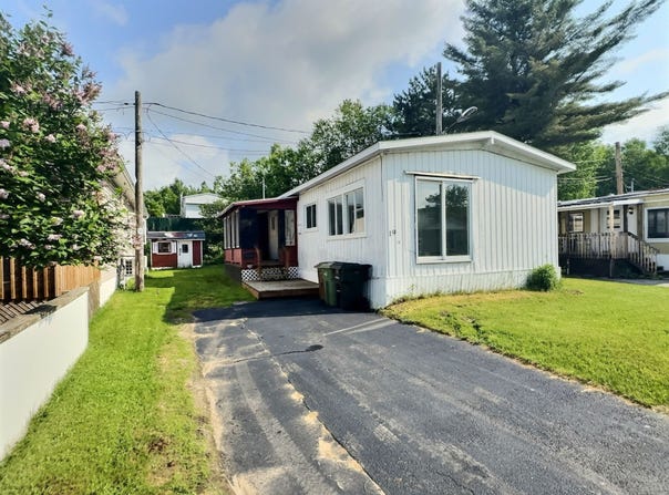 1275 Boul. Albiny-Paquette, Mont-Laurier, QC J9L1M6, CA, Mont-Laurier, Quebec J9L1M6