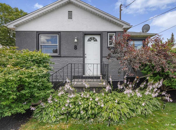 8 Admiral Road, St. Catharines, Ontario L2P1G5
