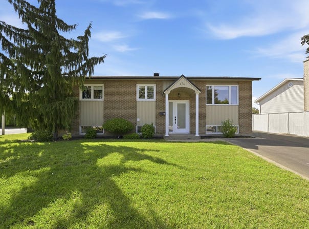 274 Rue Bernier, Beloeil, Quebec J3G4T9