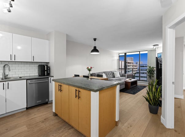 175 1st Street, North Vancouver, British Columbia V7M3N9