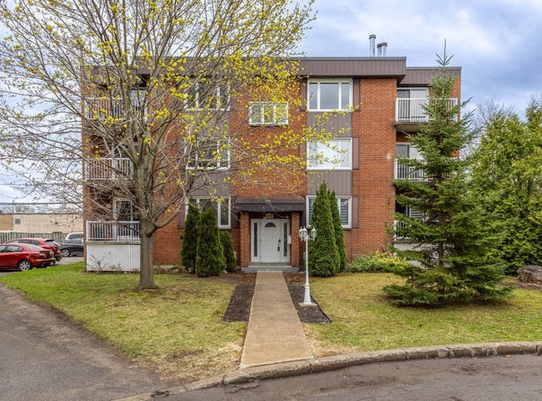 110 Rue Sévigny, Repentigny, Quebec J5Y2E1