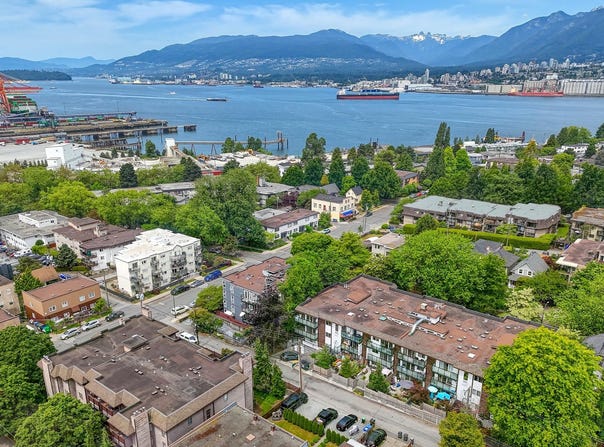 2215 Dundas Street, Vancouver, British Columbia V5L1J9