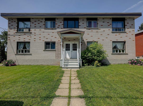 305 Rue Bell, Cowansville, QC J2K3C9, CA, Cowansville, Quebec J2K3C9