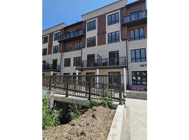 5 - 4017 Hickory Drive, Mississauga, Ontario L4W1L1