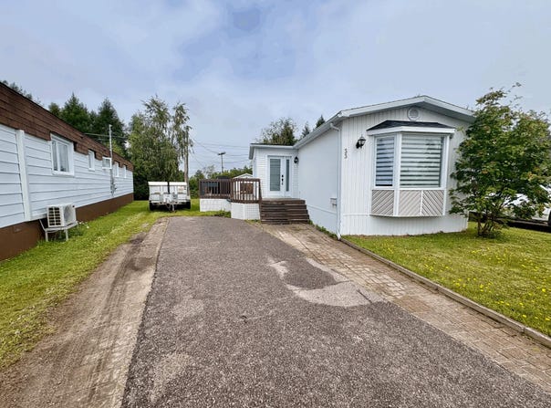 33 Av. De Verchères, Baie-Comeau, Quebec G4Z2V2