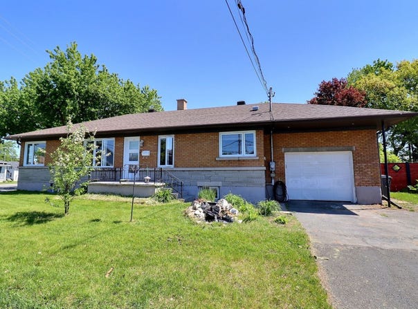 11 Rue Bouffard, Victoriaville, QC G6P1V2, CA, Victoriaville, Quebec G6P1V2