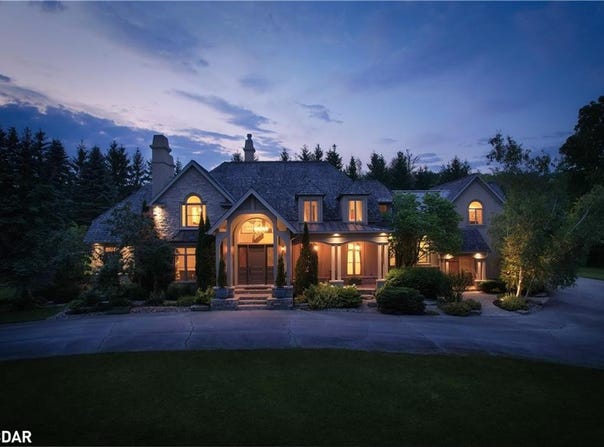 6 Midves Court, Midhurst, Ontario L9X 0P3