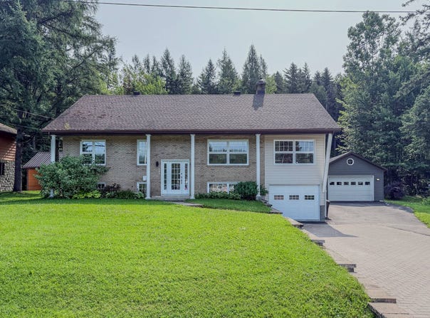 390 Boul. du Lac, Charlesbourg, QC G2M0C9, CA, Charlesbourg, Quebec G2M0C9