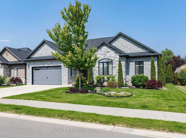 6 Bluenose Drive, Norfolk, Ontario N0A1N7