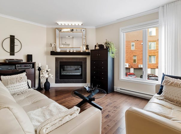 8145 Rue de Londres, Brossard, QC J4Y0K5, CA, Brossard, Quebec J4Y0K5