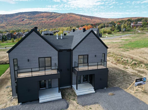 255 Rue des Myrtilles, Saint-Ferréol-les-Neiges, Quebec G0A 3R0