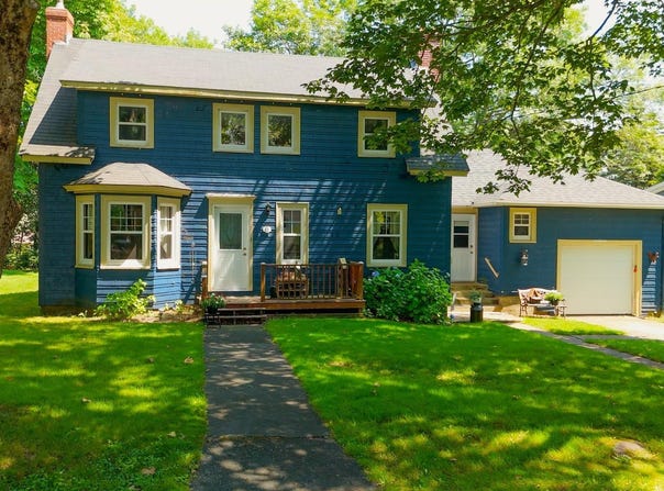 11 Highland Avenue, Yarmouth, Nova Scotia B5A 2A3