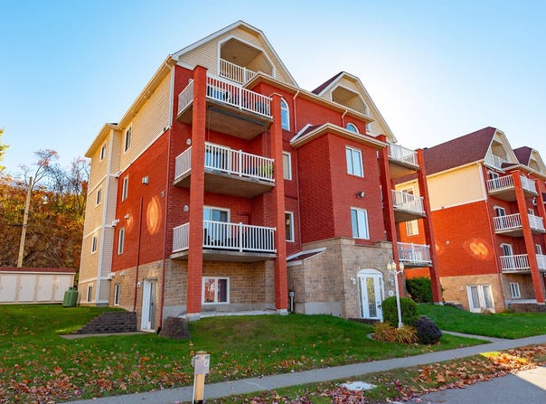 3490 Rue Thérèse-Casgrain, Les Nations, Quebec J1L3C8