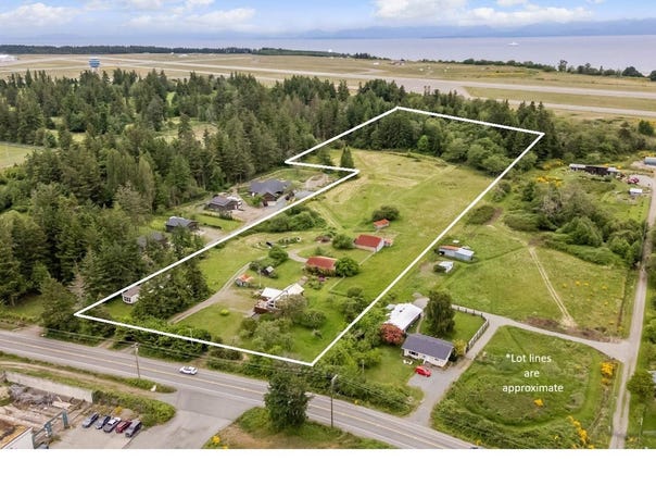 818 Knight Rd, Comox, British Columbia V9M 3T2