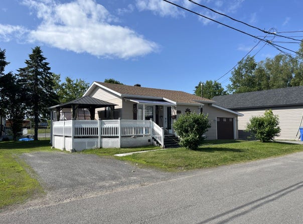 100 Av. Notre-Dame, Mont-Joli, QC G5H1S5, CA, Mont-Joli, Quebec G5H1S5