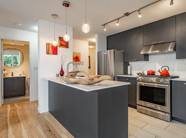 39 Sixth Street, New Westminster, British Columbia V3L0B3