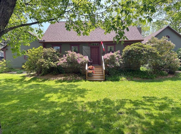 328 Main Street, Mahone Bay, Nova Scotia B0J 2E0