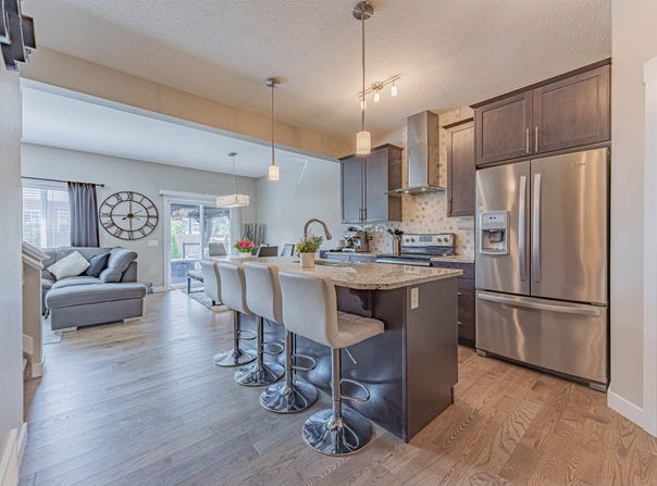 16824 65 ST NW, Edmonton, Alberta T5Y3W6