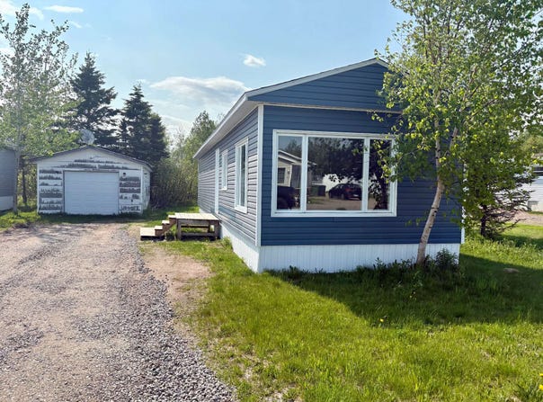 18 Rue David, Pointe-aux-Outardes, QC G0H1M0, CA, Pointe-aux-Outardes, Quebec G0H1M0