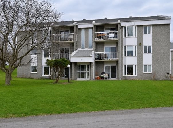 5 Rue de Bonaventure, Bromont, Quebec J2L2L5
