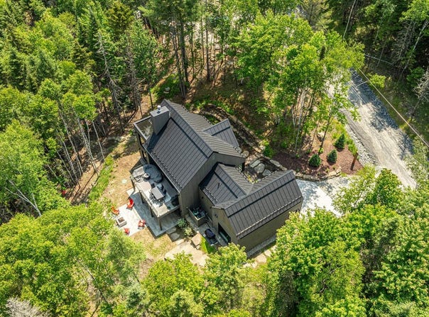 310 Allée des Clos, Mont-Tremblant, Quebec J8E 0K6